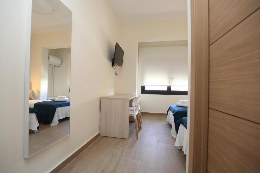 H.Palmones Hostel Luaran gambar